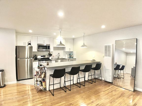 3rd image of 824 6th St APT 1