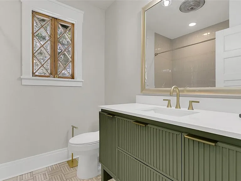 226 Elliott Ave — Photo 12