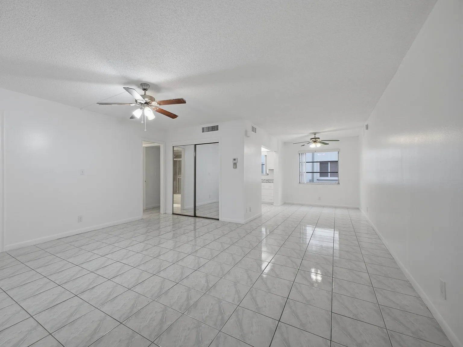 2 bed, 2.0 bath, 978 sqft, $1,900 — Photo 3