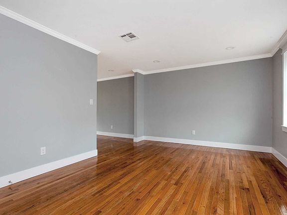 5th image of Nex To 285 Broadway