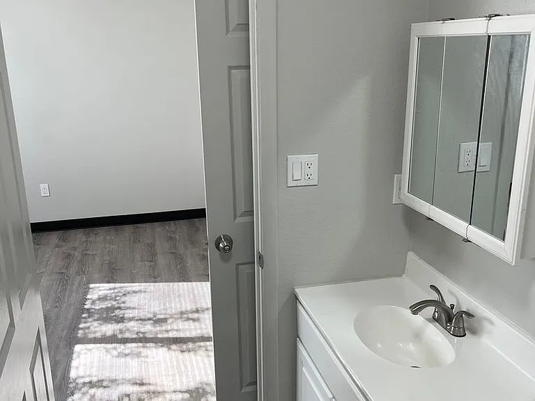 8101 Marble Ave NE — Photo 2