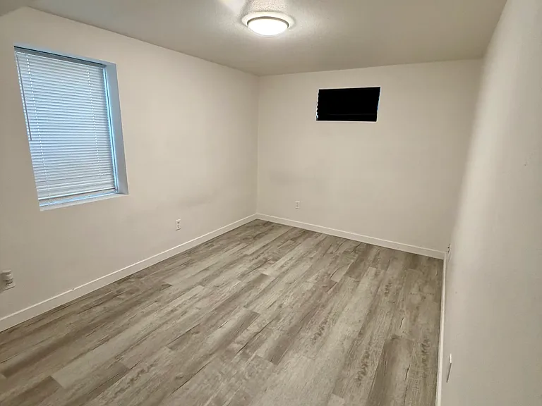 122 N Lewis St #B — Photo 9