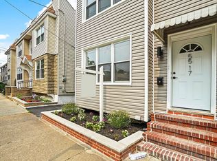 5517 Andrews Ave, Maspeth, NY 11378