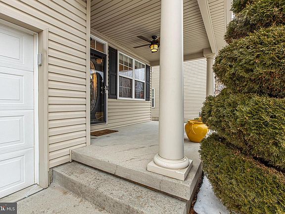 5th image of 114 Rosemary Ct