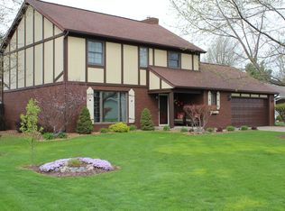 423 Black Hills Dr, Taylorville, IL 62568