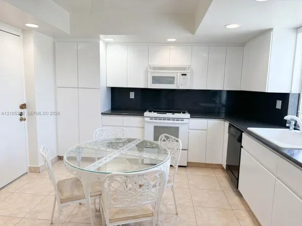 600 Three Islands Blvd, Hallandale Beach, FL