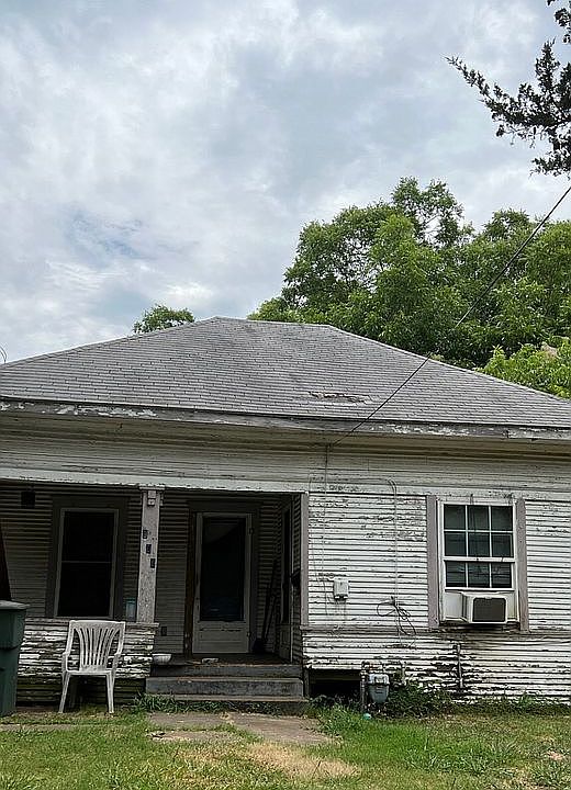 1st image of 908 E Epstein St
