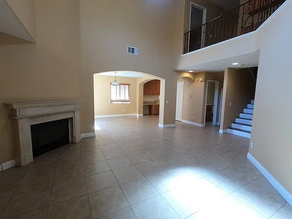 3 bed, 2.5 bath, 1560 sqft, $3,480 — Photo 2