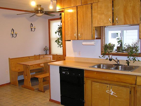 Larger bright open updated kitchen