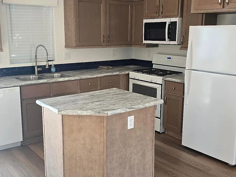 1058 Vista Sierra Dr #B — Photo 2