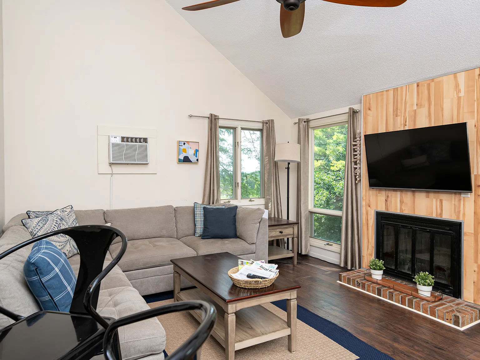 5730 Hilltop Way — Photo 3