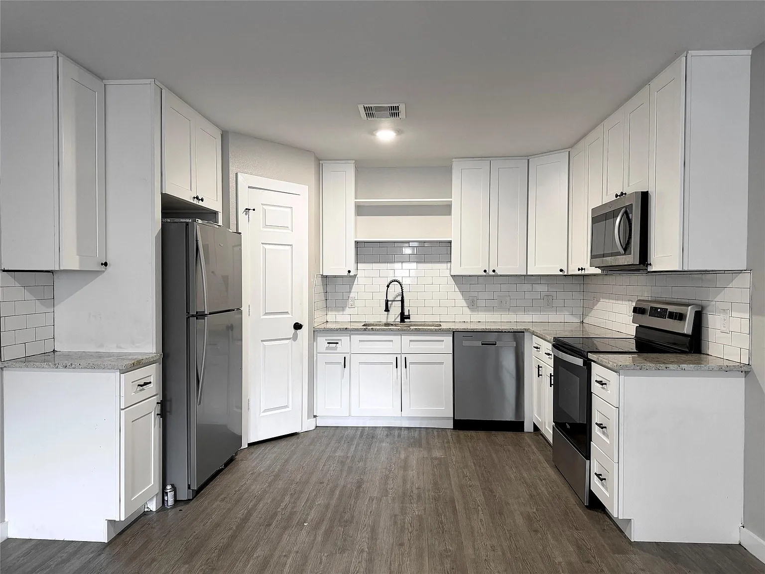 2 bed, 2.0 bath, 800 sqft, $1,495 — Photo 2