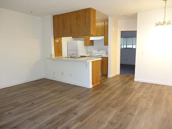 3rd image of 4454 Cherokee Ave APT 5