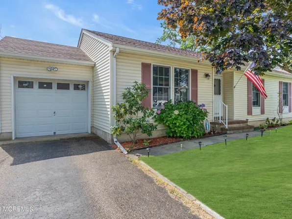1109 Neptune Avenue, Beachwood, NJ 08722