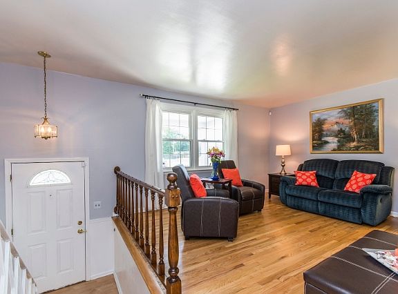 3rd image of 120 Marta Dr