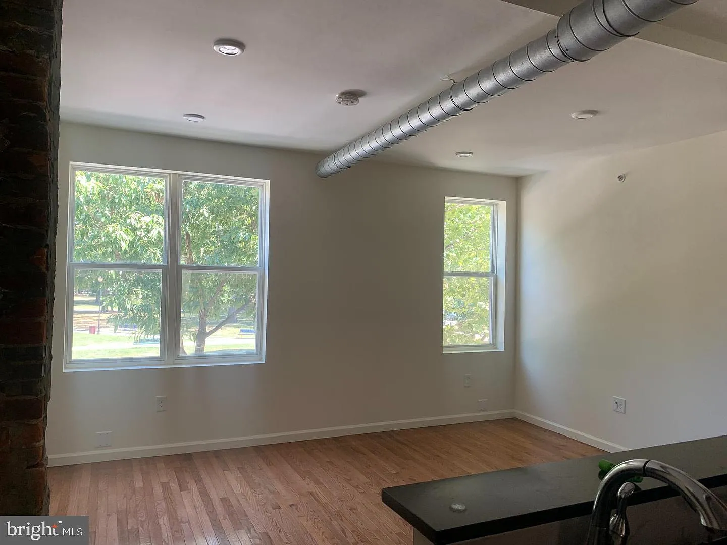2 bed, 900 sqft, $1,300 — Photo 3