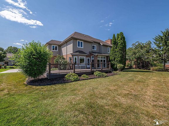 3rd image of 774 Windsor Ct