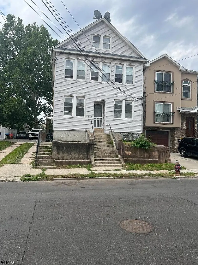 3 bed, 1.0 bath, $2,700 — Photo 1