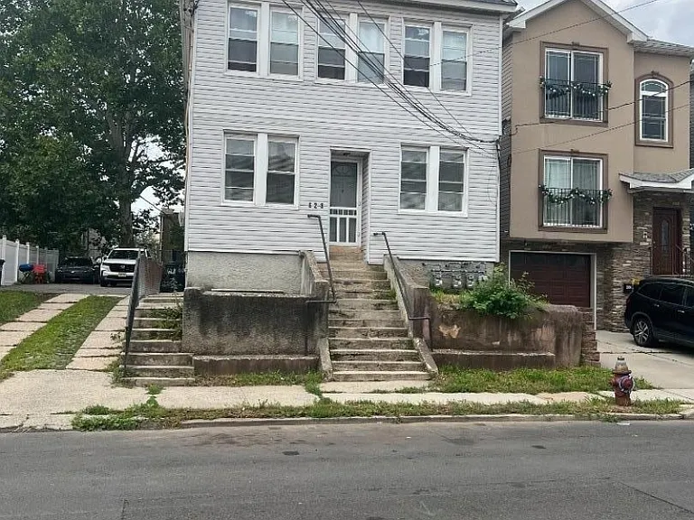 628 Magnolia Ave — Photo 1