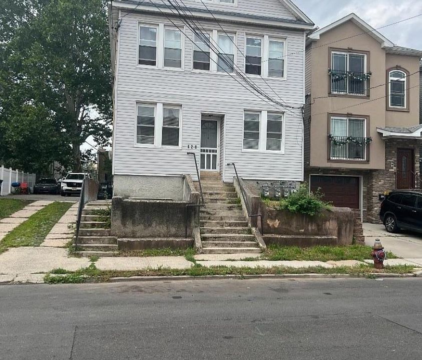 1st image of 628 Magnolia Ave