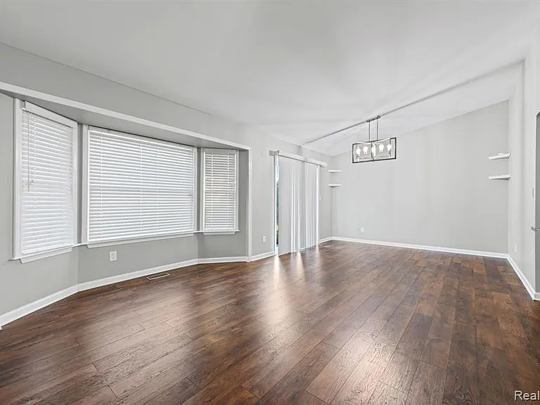 5216 Peekskill Dr — Photo 12