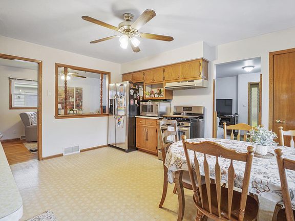 4th image of 6039 S Elaine Ave