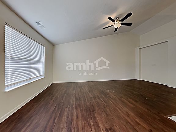 4th image of 770 Kingston Cir