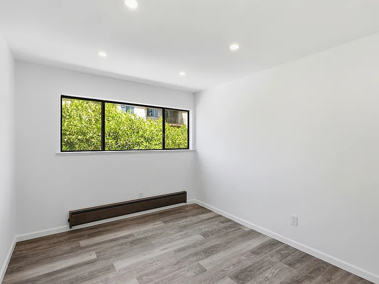 444 Merritt Ave #202 — Photo 16