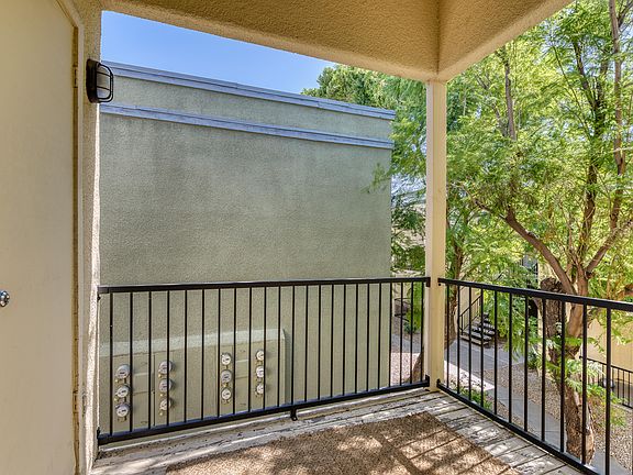 4th image of 740 W Elm St Unit 232