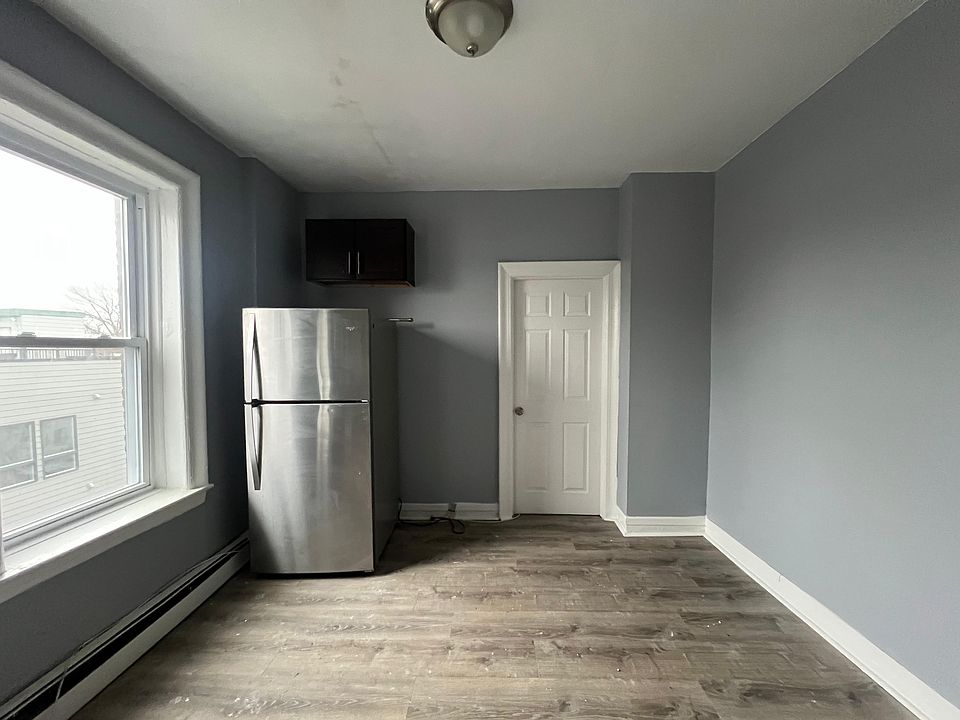 2nd image of 149 Zabriskie St #44R