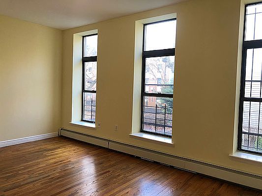 3rd image of 323 Quincy St #1