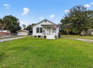 701 Lee Ave, Anahuac, TX 77514