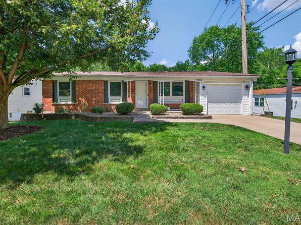 2255 Murray Forest Dr, Maryland Heights, MO 63043