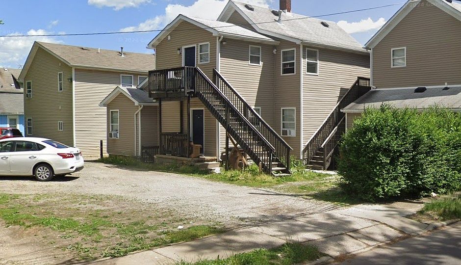 1st image of 634 Sumner St #Up