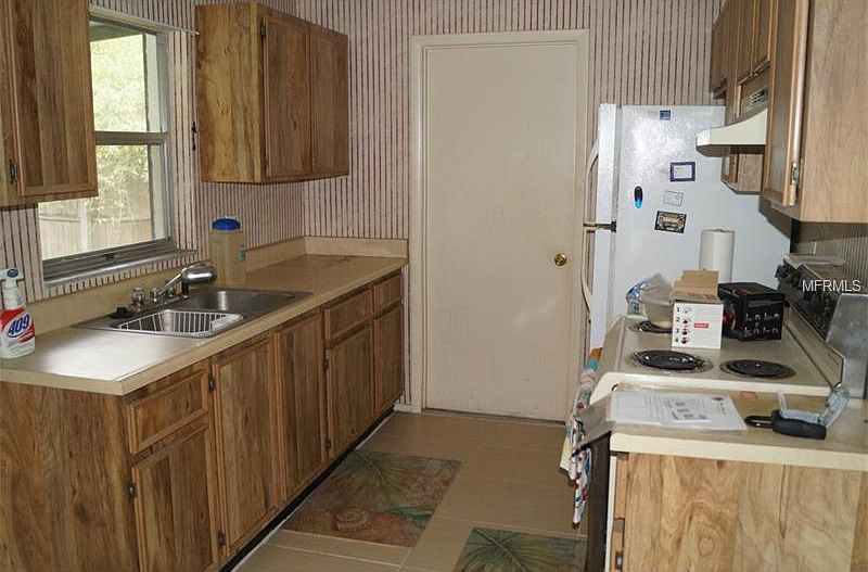 2nd image of 1027 Old Field Dr
