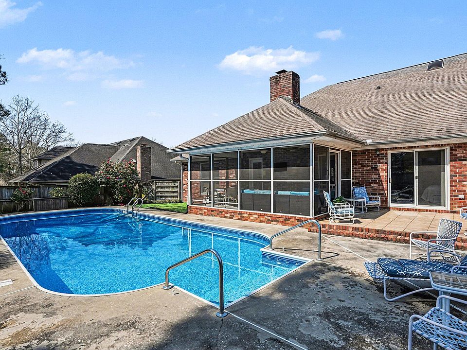 1st image of 108 Dresden Dr