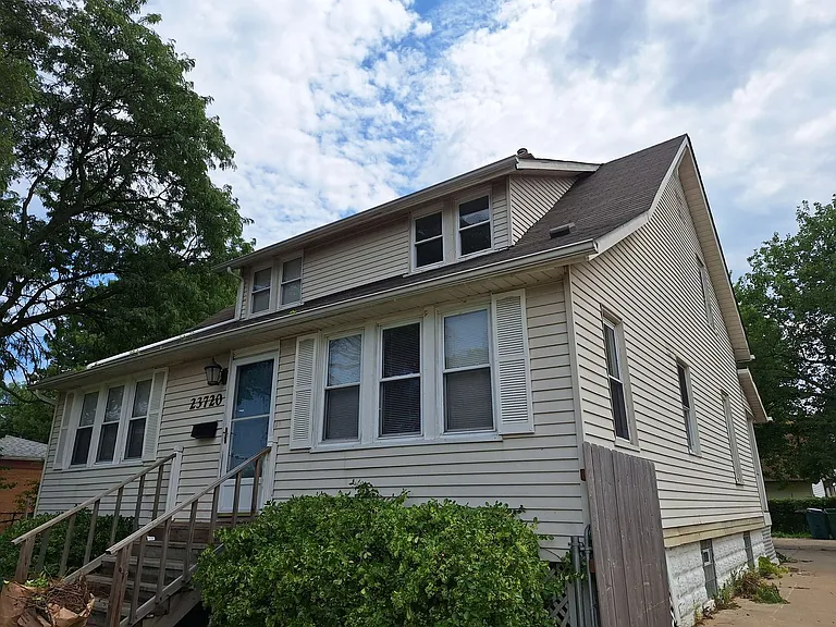 23720 Shakespeare Ave — Photo 3
