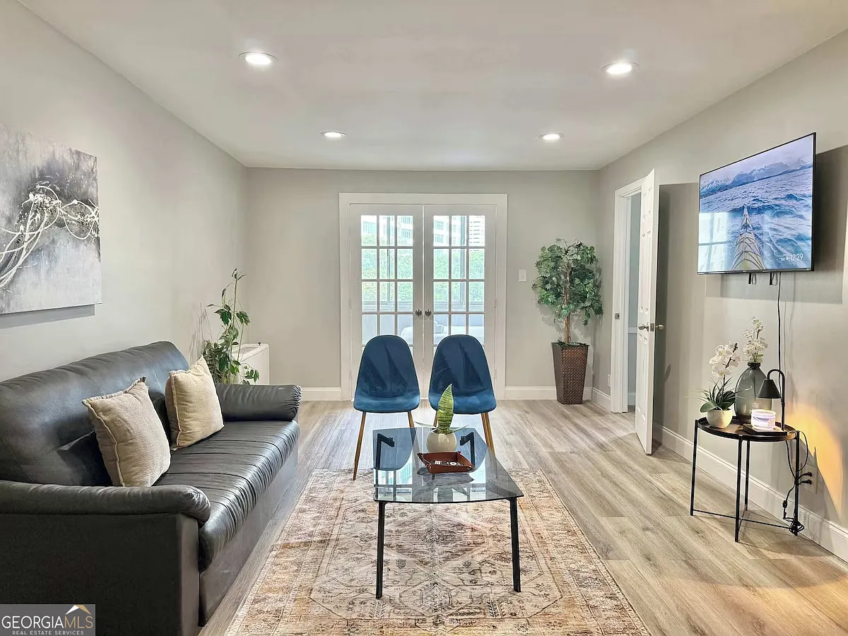 3 bed, 1.0 bath, 931 sqft, $3,499 — Photo 1