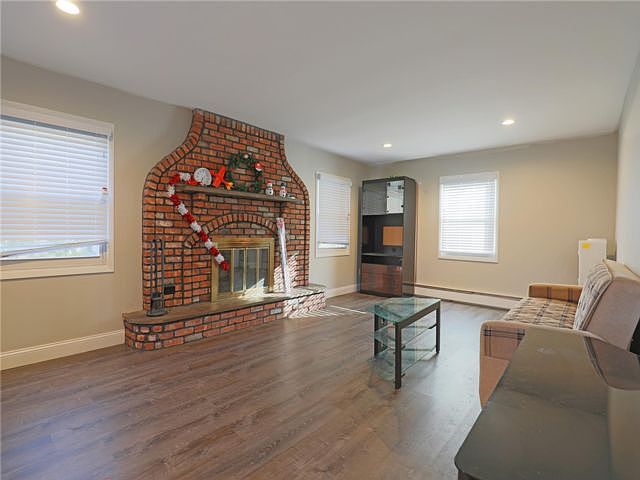 1st image of 18 Stratton Ln