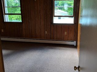 12 Aspinook St APT B, Jewett City, CT 06351