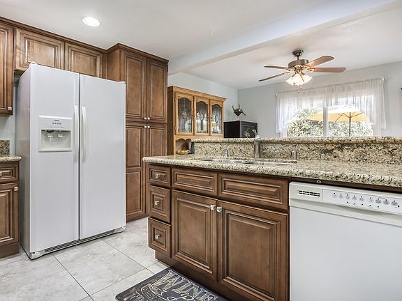 BRAND NEW Kitchen