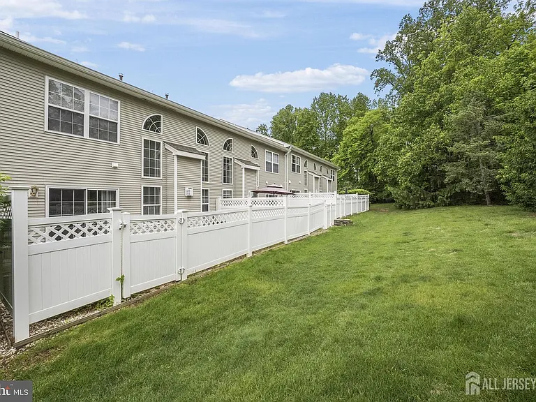 101 Wellington Park Dr — Photo 29