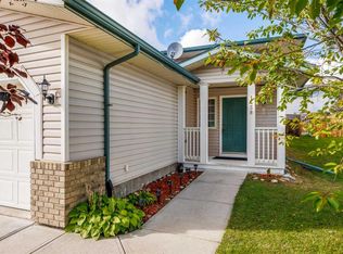 1458 S Smith Ave, Crossfield, AB T0M0S0
