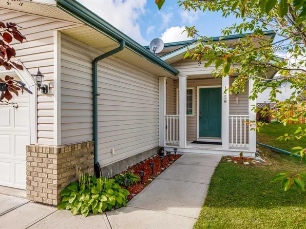 1458 S Smith Ave, Crossfield, AB T0M 0S0