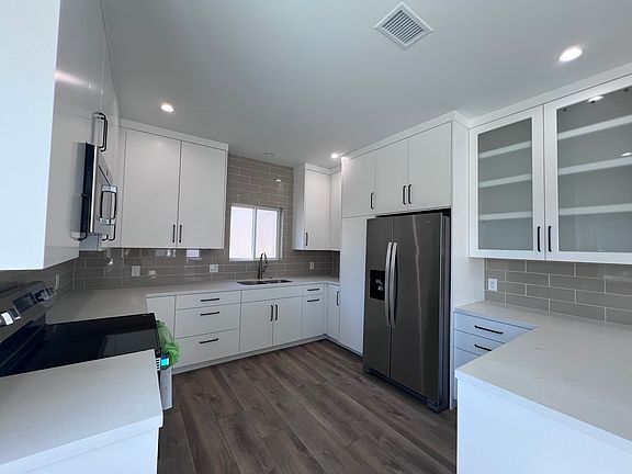 2nd image of 639B Civic Center Dr