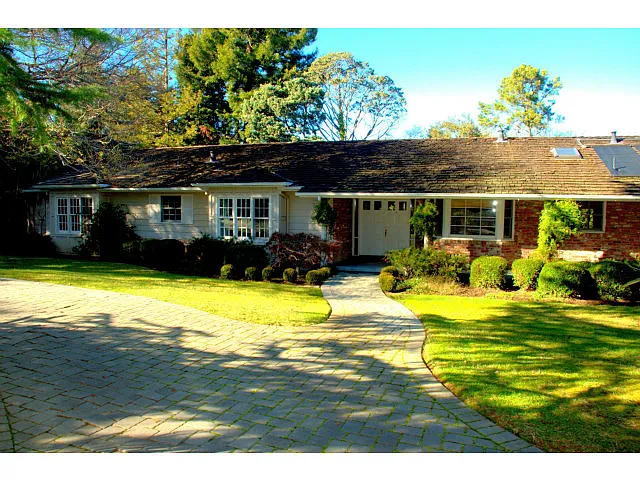 380 Uplands Dr photo 1