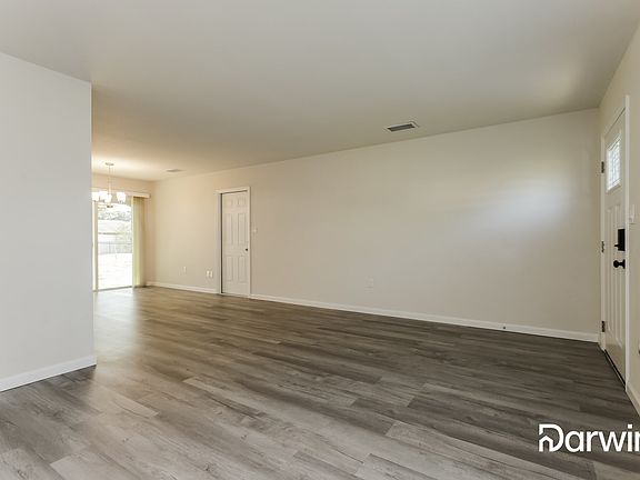 4th image of 2850 Woodcrest Ln