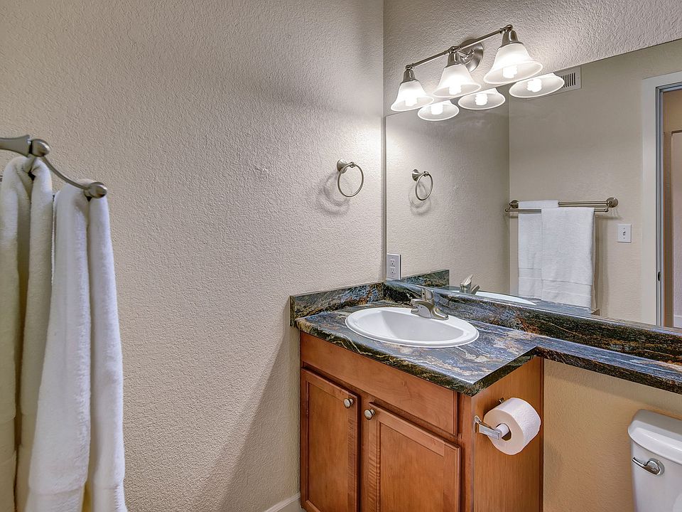 City View Apartments - Bathroom