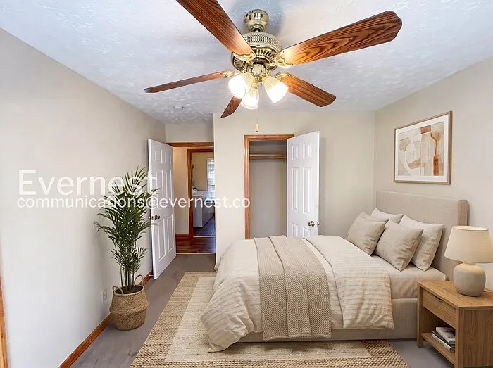 3 bed, 2.0 bath, 1300 sqft, $2,950 — Photo 4