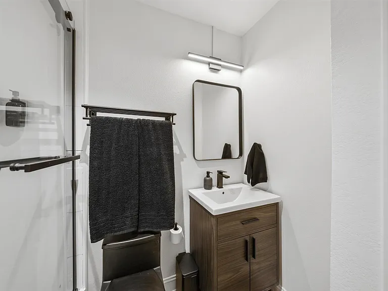 607 Lord Ave #607 — Photo 15